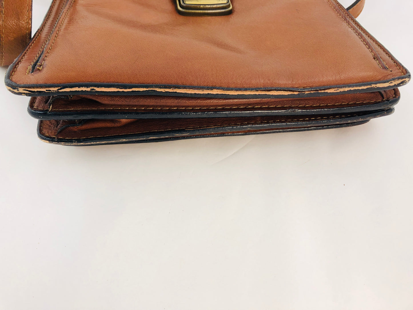 
                  
                    Vintage Giudi Italian Leather Messenger Bag (21657)
                  
                