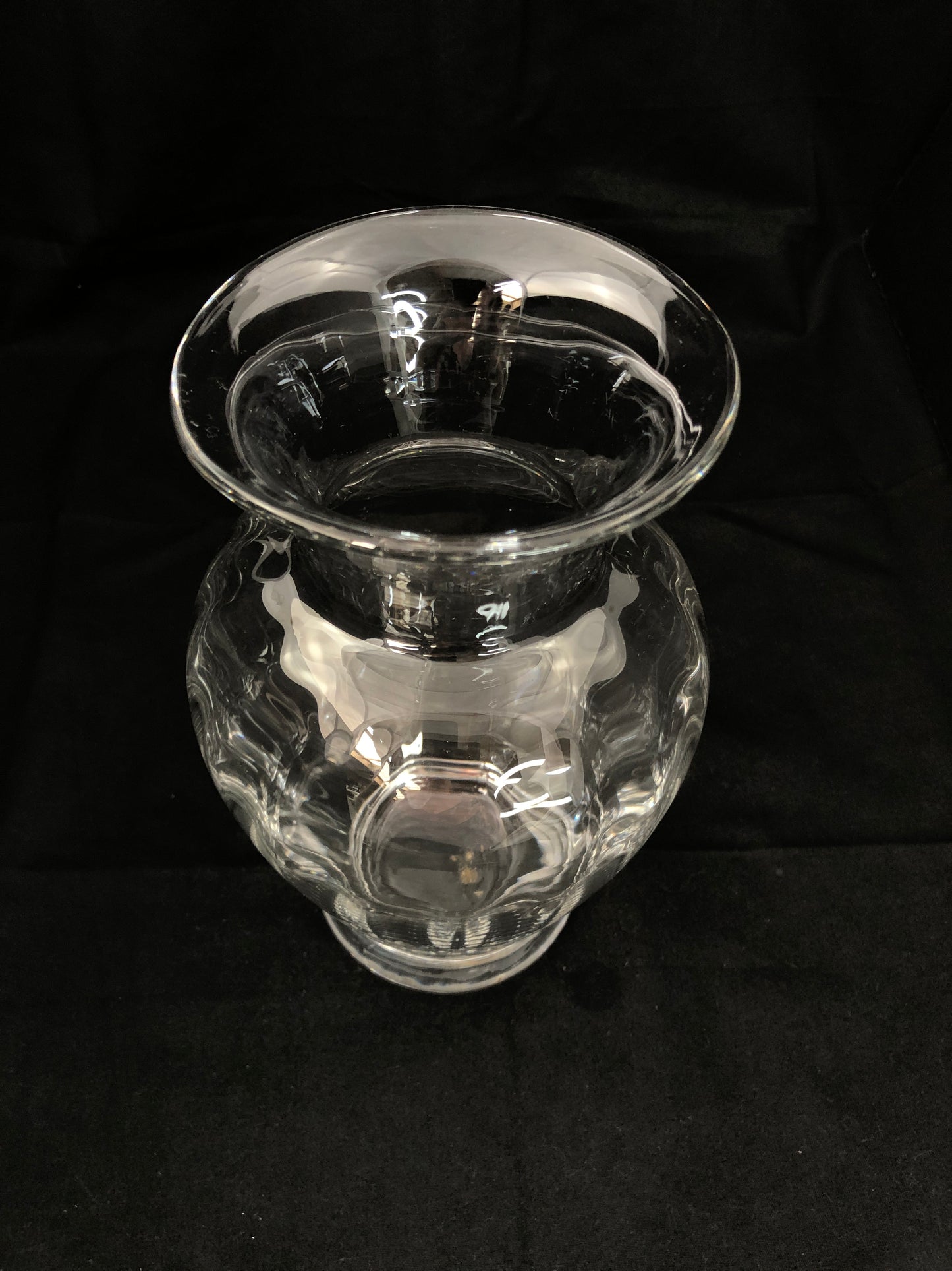 
                  
                    Beautiful Bulbus Glass Vase (20063)
                  
                