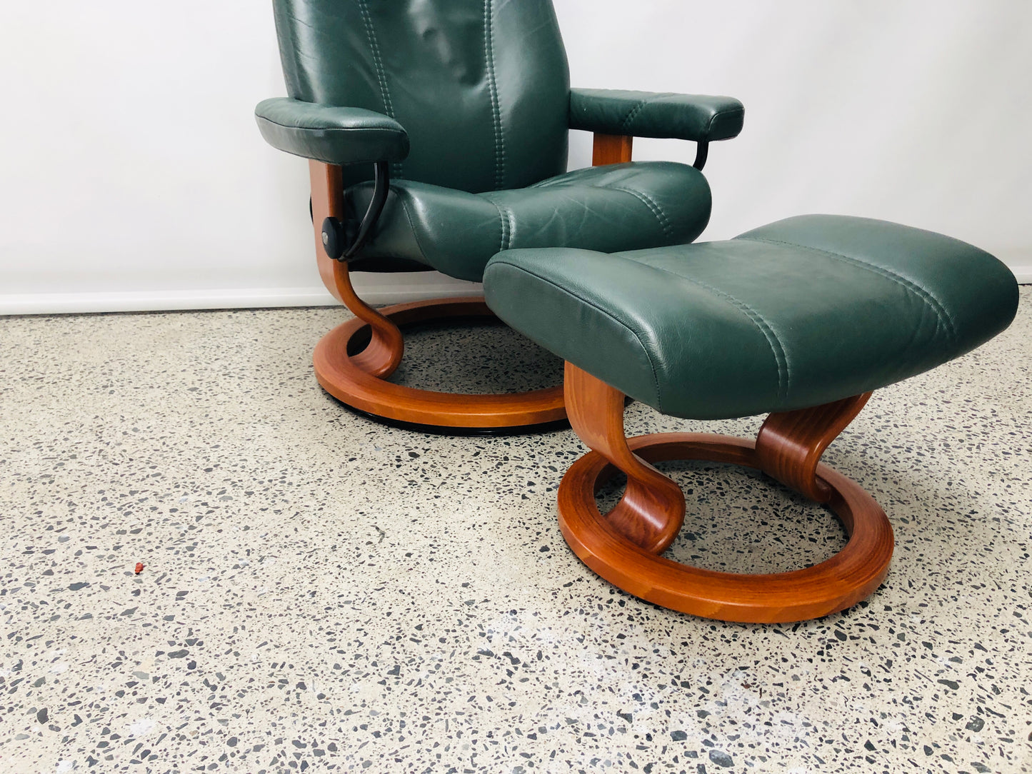 
                  
                    Genuine Stressless Chair and Footstool - Green (21645)
                  
                