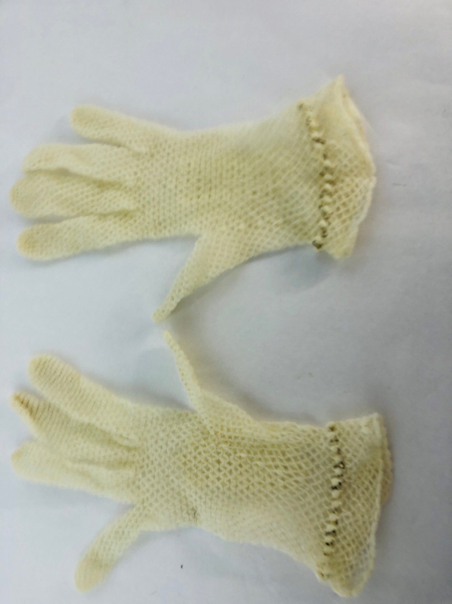 
                  
                    Vintage Children's Mesh Gloves (21671)
                  
                