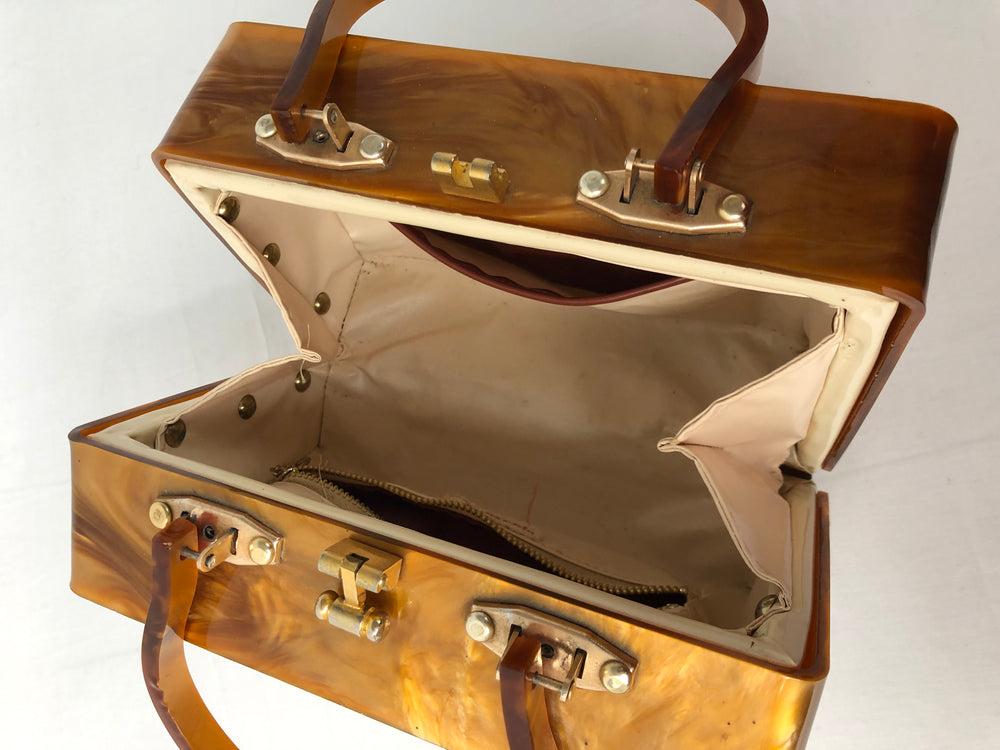 
                  
                    Retro 1960's Boxed Handbag (15128)
                  
                