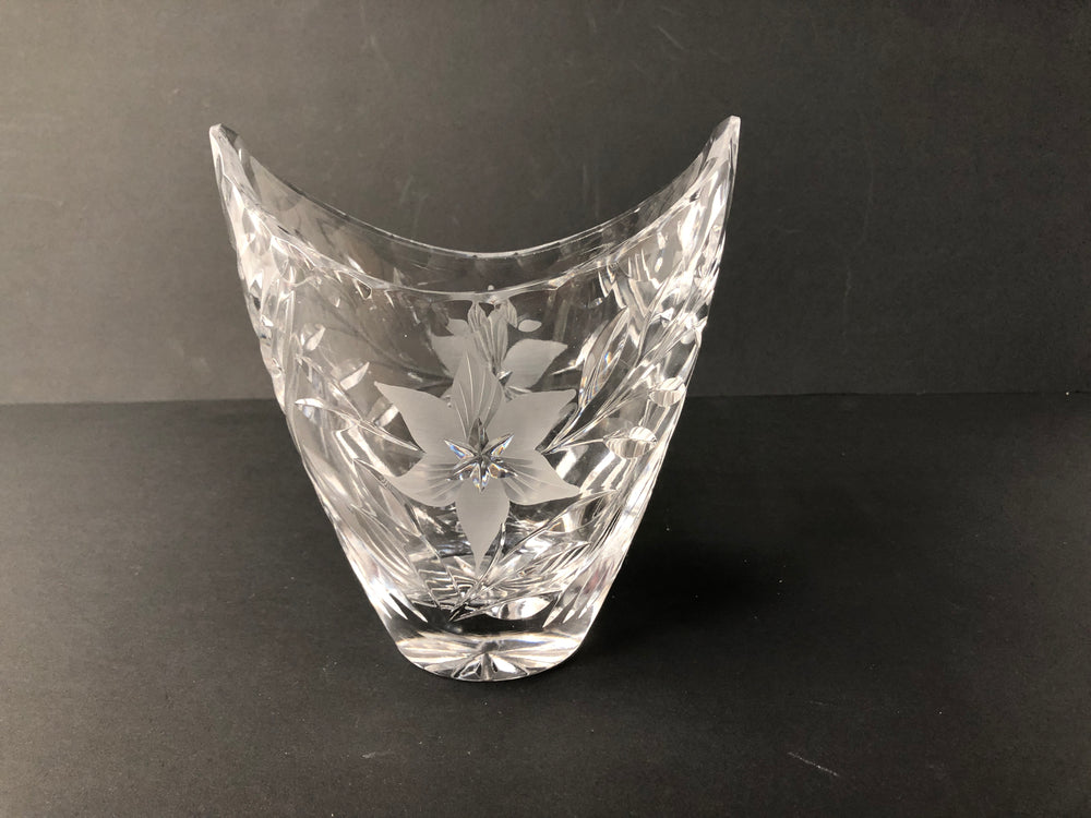 
                  
                    Vintage Stunning Crystal Boat Vase (15144)
                  
                