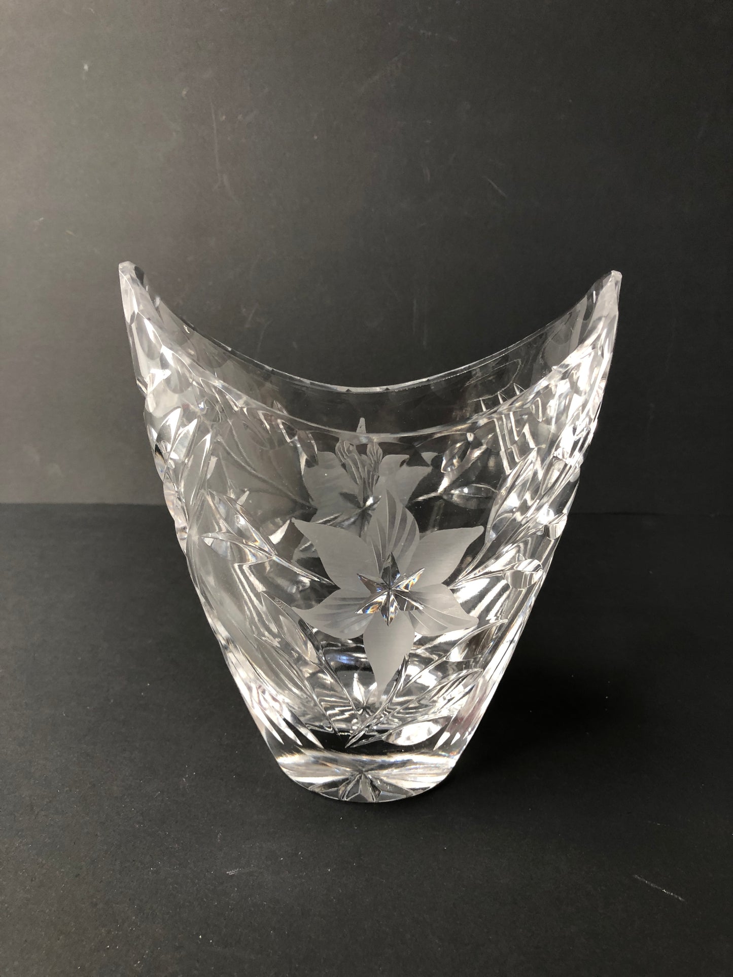 
                  
                    Vintage Stunning Crystal Boat Vase (15144)
                  
                