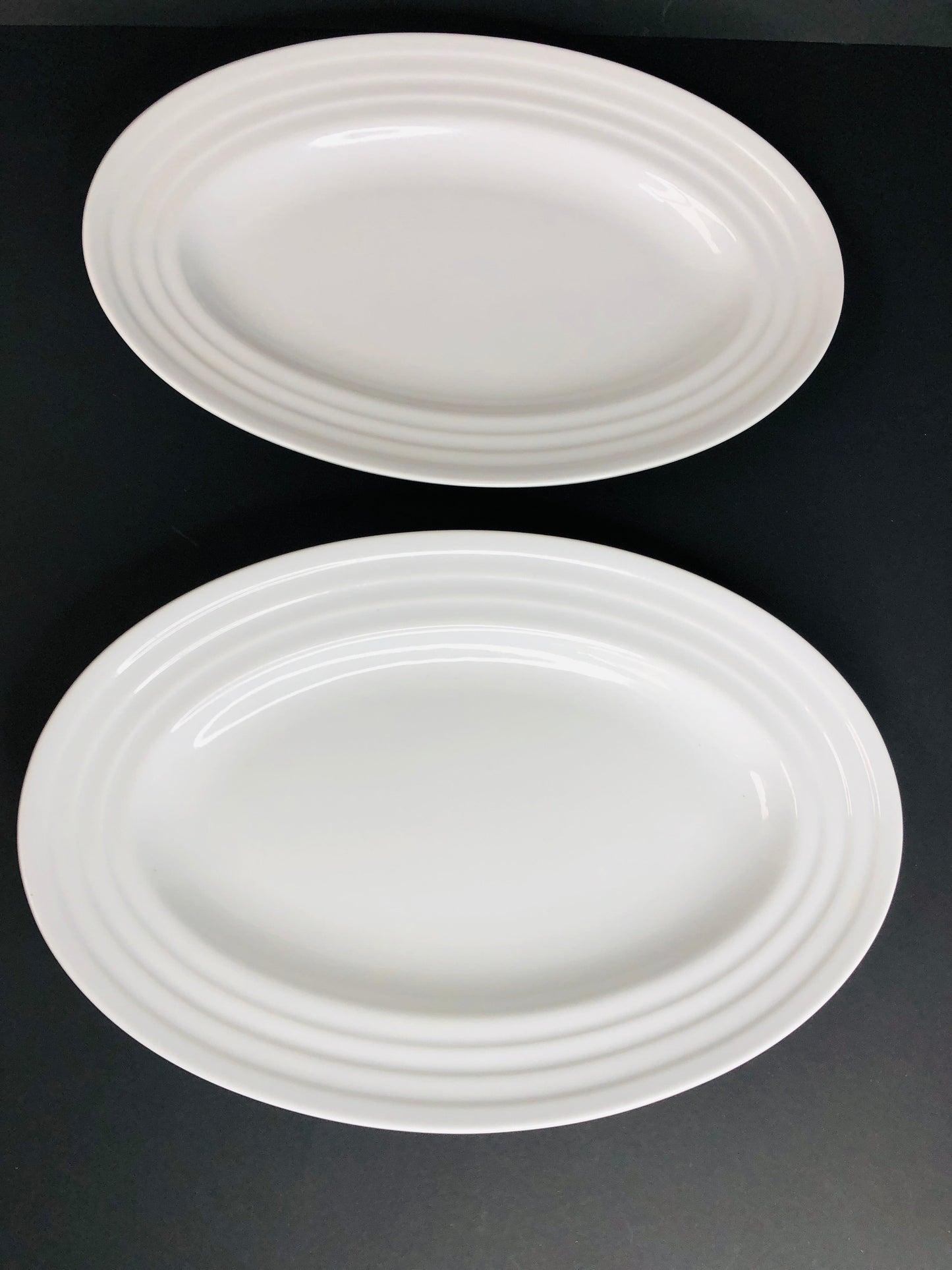 
                  
                    2 x Richard Ginori Italy Oval Serving Dishes (15244)
                  
                