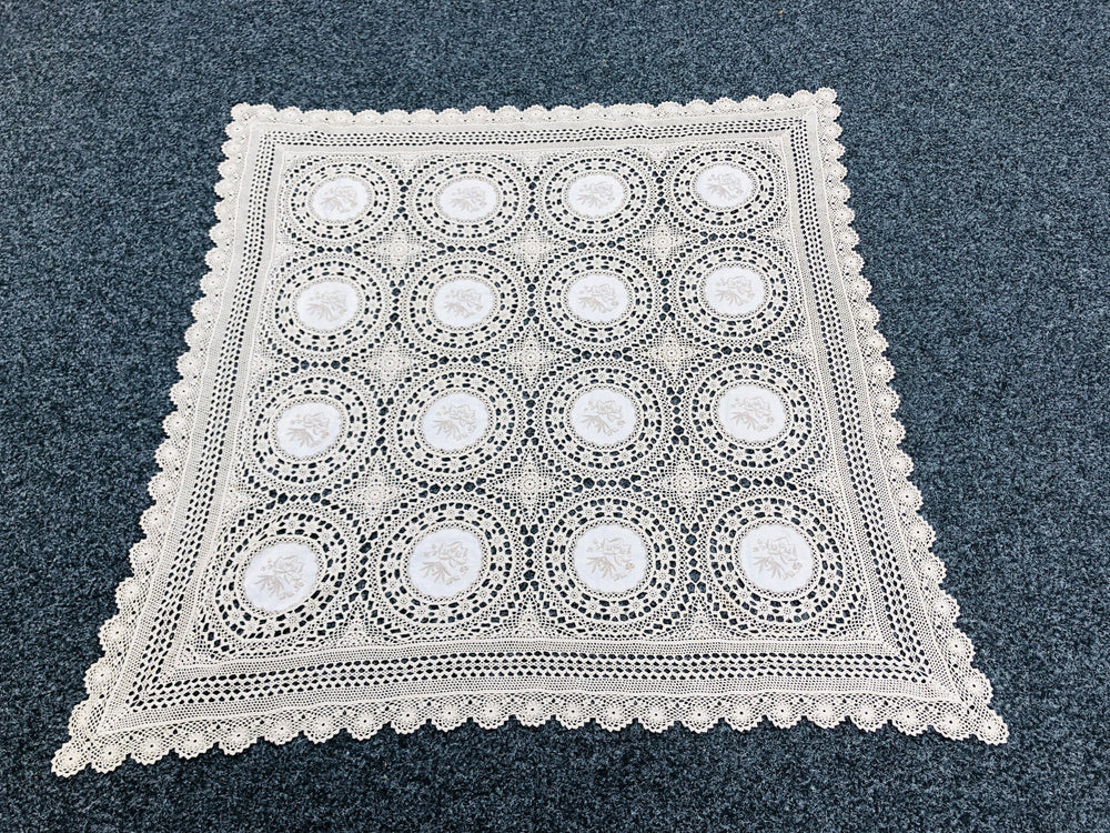 Vintage Crochet Table Cloth (15554)