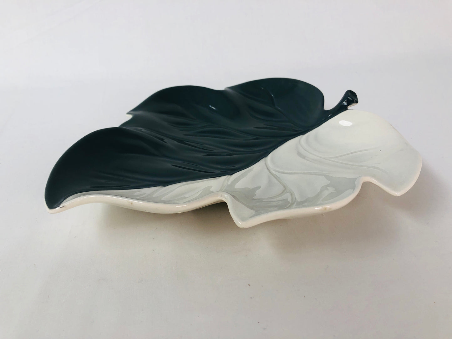 
                  
                    Carlton Ware - Leaf Plate (15631)
                  
                