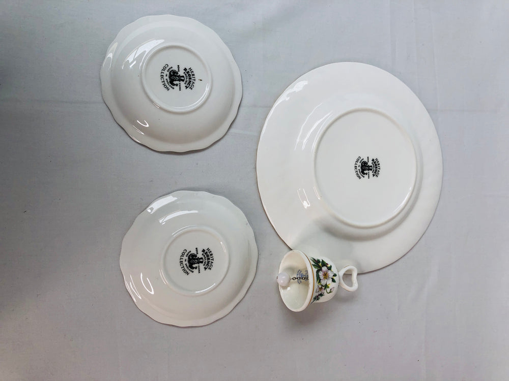 
                  
                    Heritage Regency Plates & Bell - December (15640)
                  
                