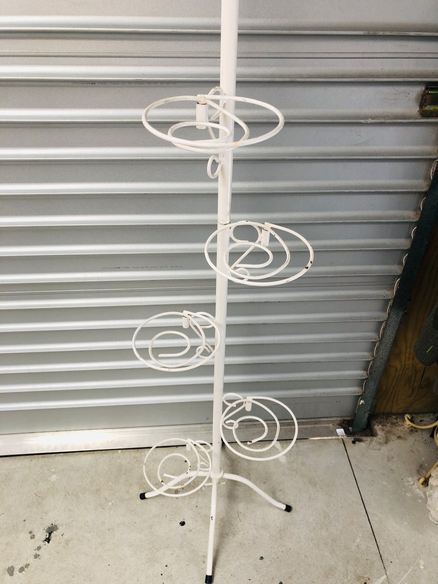 
                  
                    Vintage Metal Plant Stand (15791)
                  
                