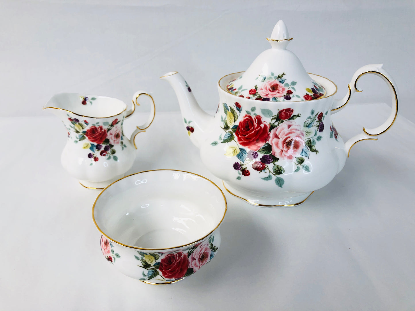 
                  
                    Royal Albert - Rosa Tea Set (15813)
                  
                