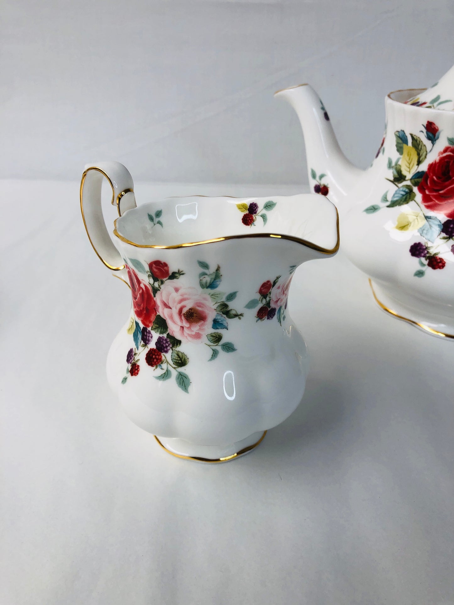 
                  
                    Royal Albert - Rosa Tea Set (15813)
                  
                