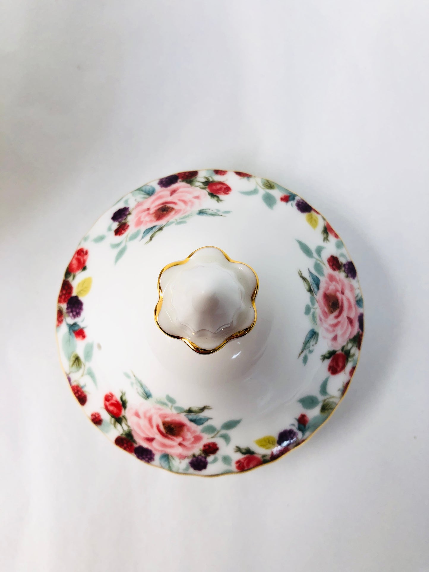 
                  
                    Royal Albert - Rosa Tea Set (15813)
                  
                