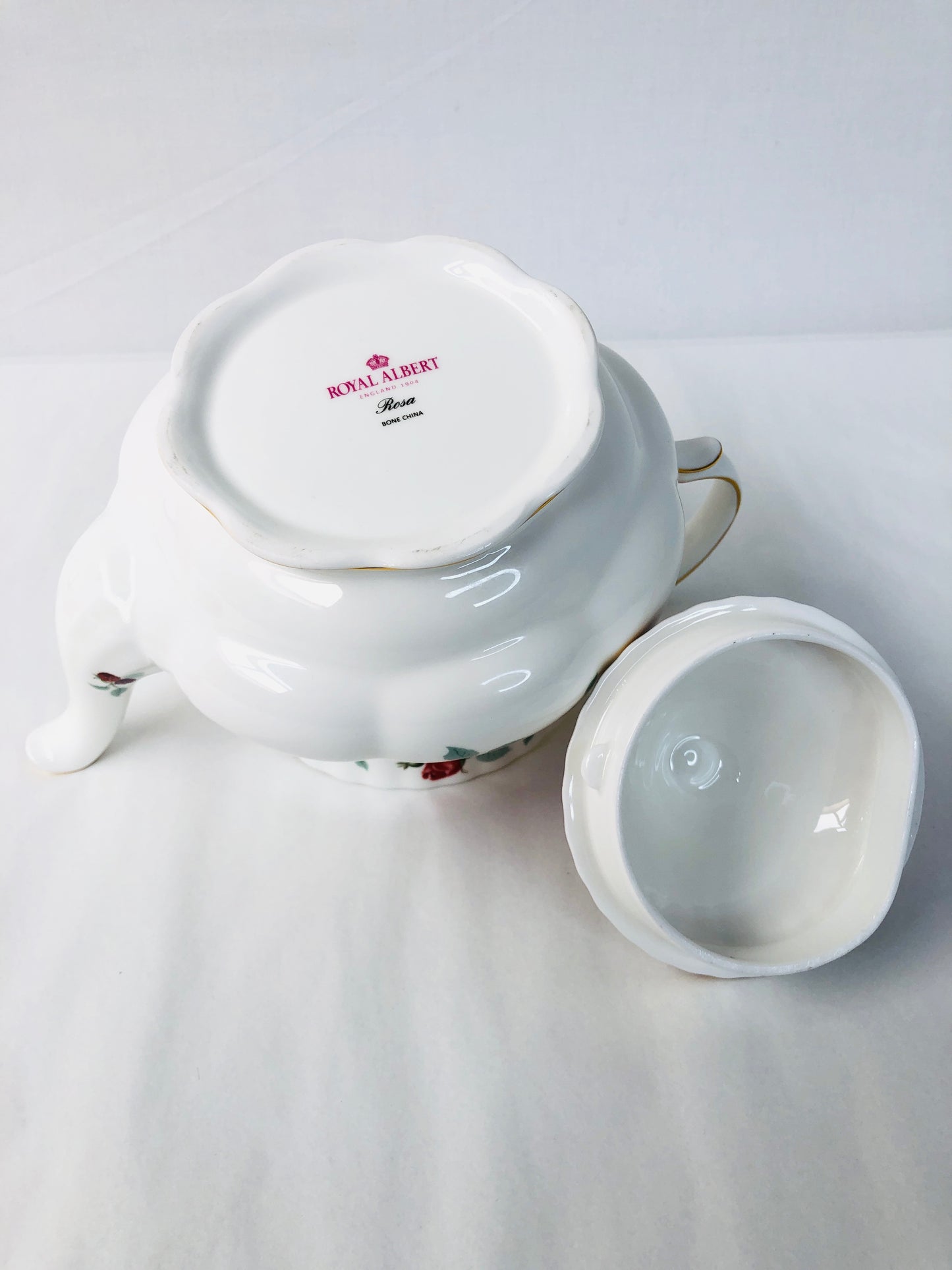 
                  
                    Royal Albert - Rosa Tea Set (15813)
                  
                