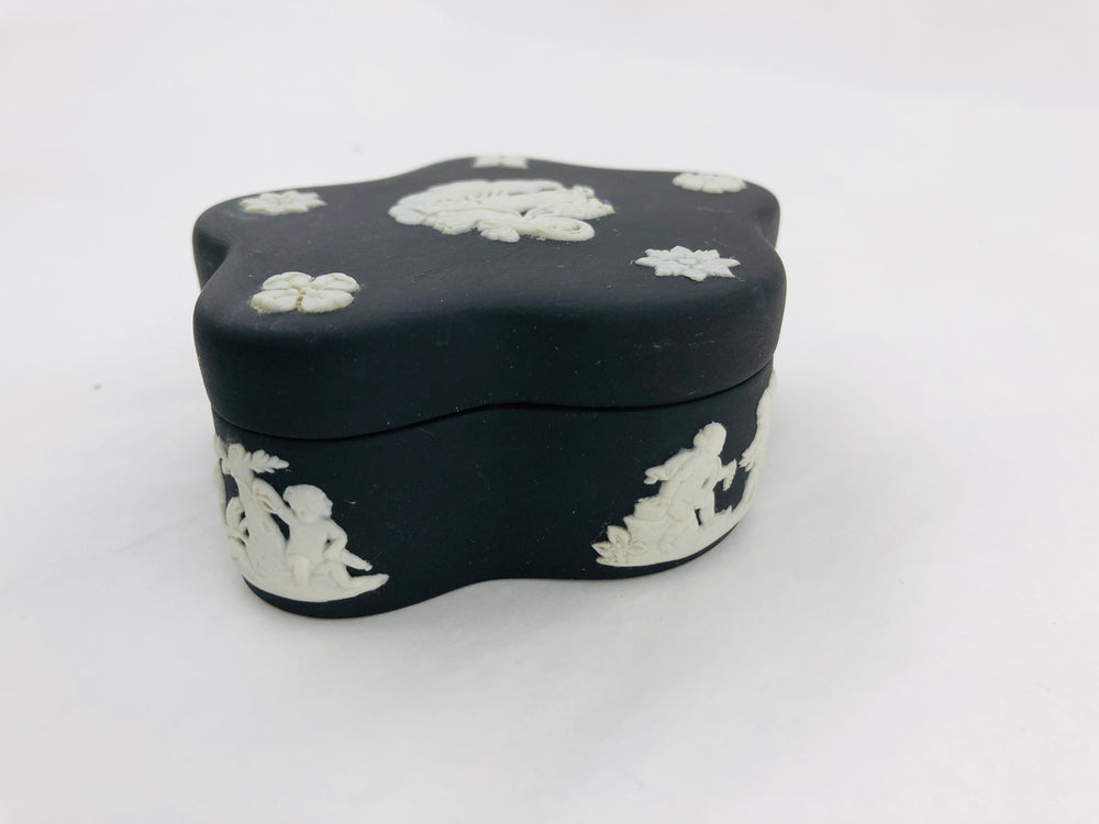 
                  
                    Vintage  Wedgewood  - Black  Jasperware  Jewellery Box (21870)
                  
                