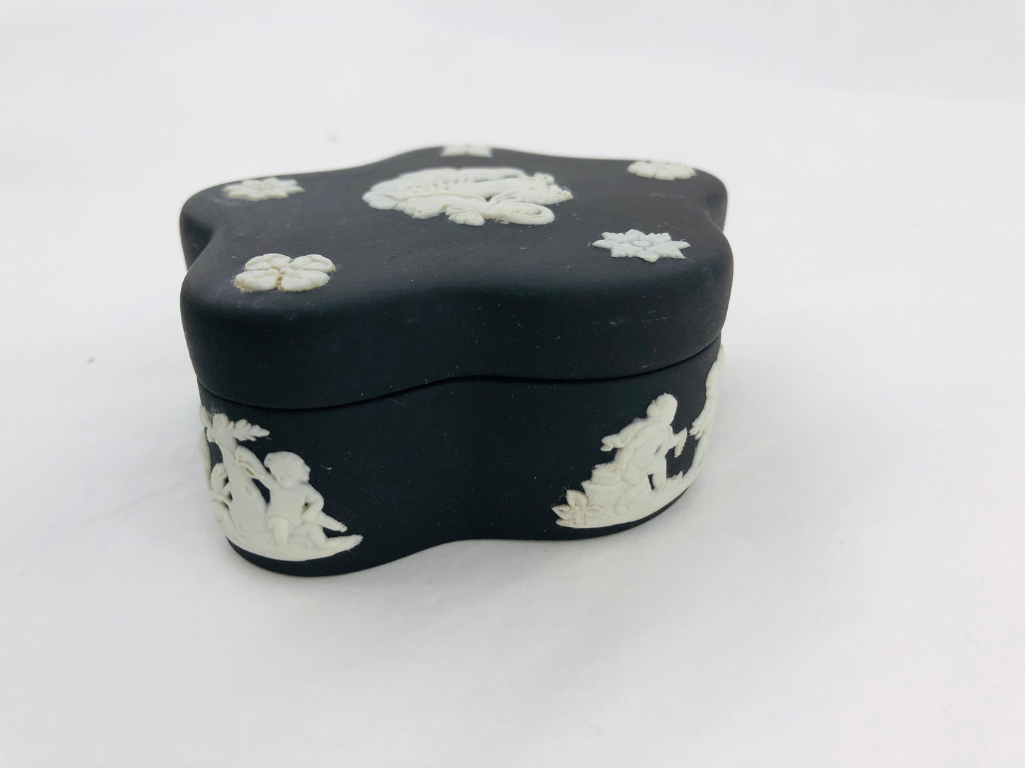 
                  
                    Vintage  Wedgewood  - Black  Jasperware  Jewellery Box (21870)
                  
                