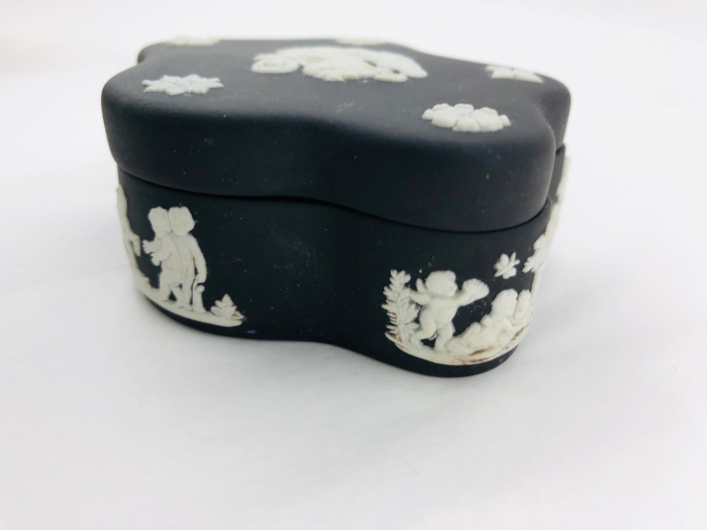
                  
                    Vintage  Wedgewood  - Black  Jasperware  Jewellery Box (21870)
                  
                