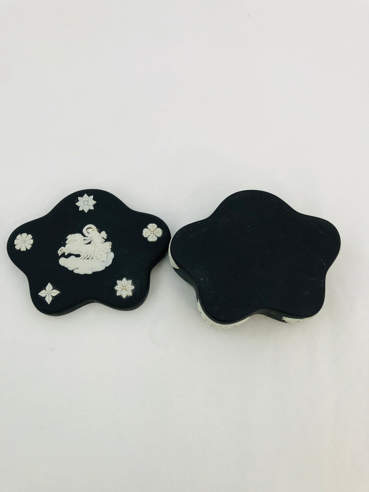 
                  
                    Vintage  Wedgewood  - Black  Jasperware  Jewellery Box (21870)
                  
                