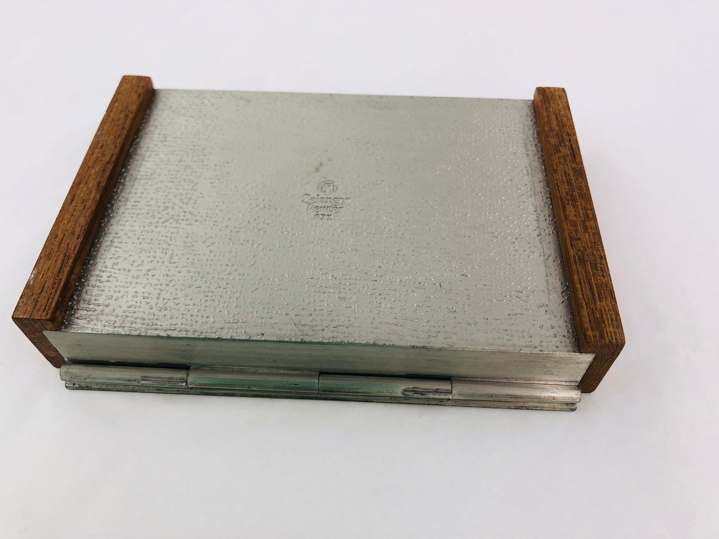 
                  
                    Selangor Pewter & Teak Cigarette Box (21864)
                  
                