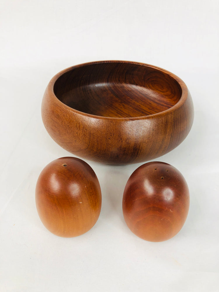 
                  
                    Wood Bowl and SnP Shakers (15895)
                  
                