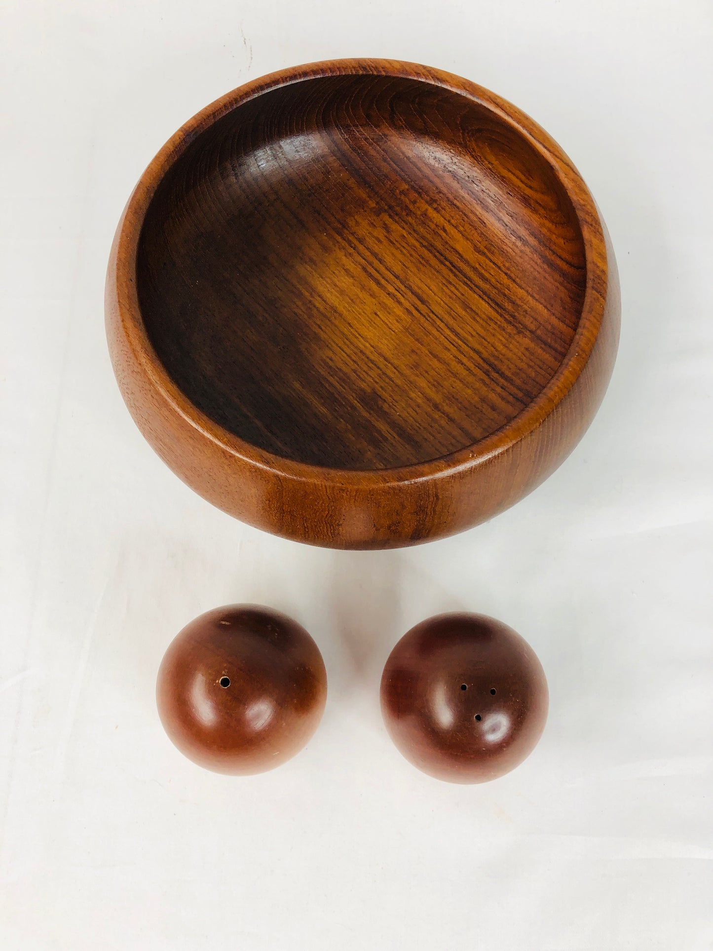 
                  
                    Wood Bowl and SnP Shakers (15895)
                  
                