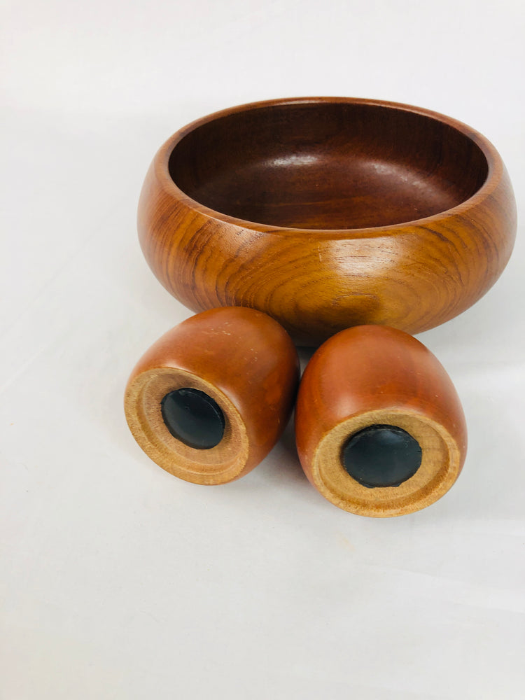 
                  
                    Wood Bowl and SnP Shakers (15895)
                  
                