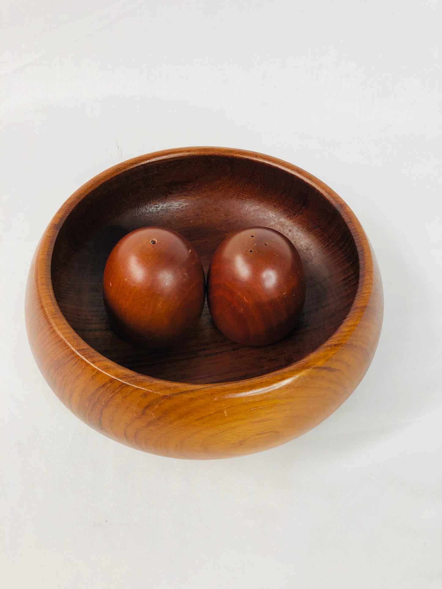 
                  
                    Wood Bowl and SnP Shakers (15895)
                  
                