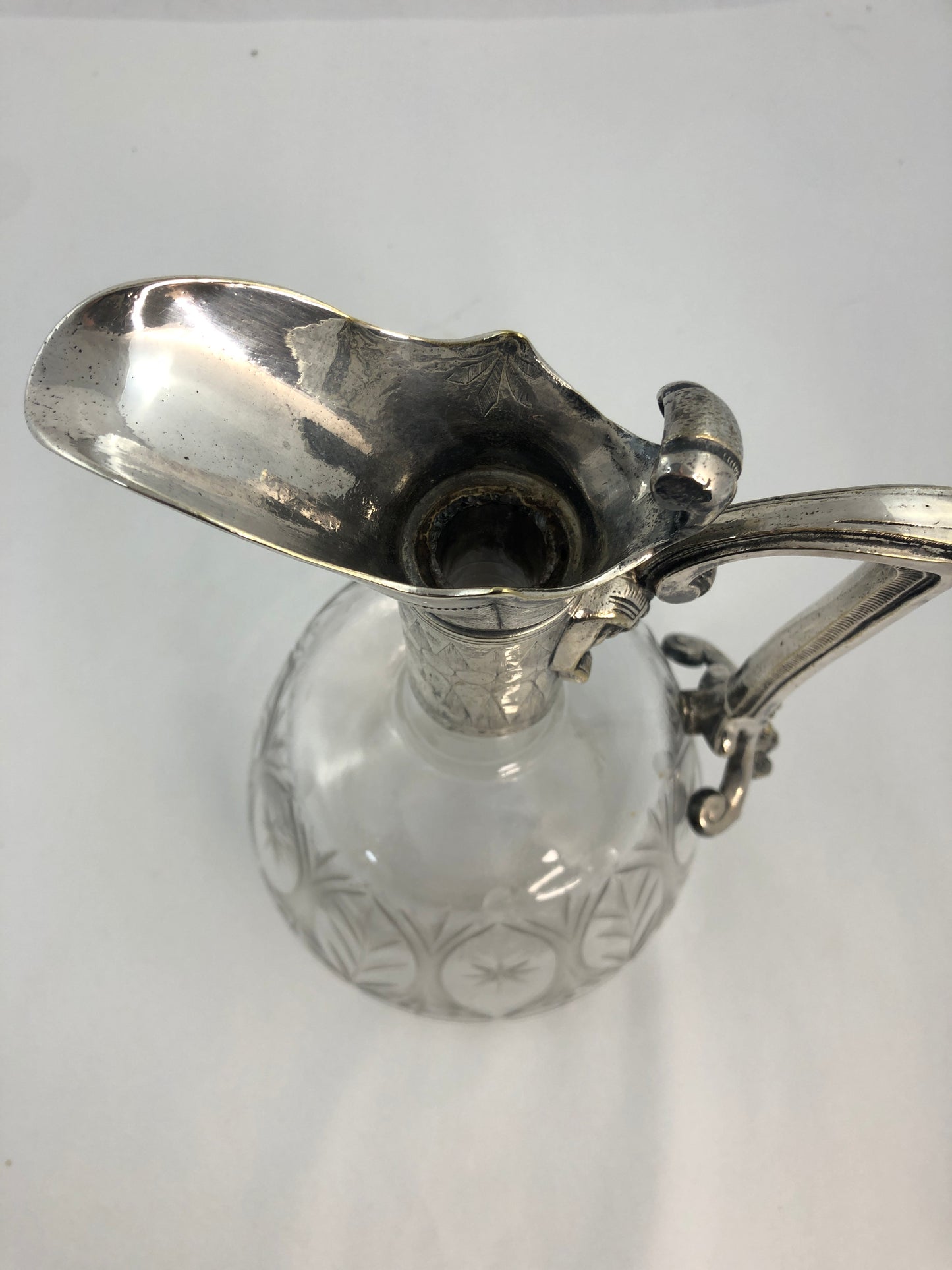 
                  
                    Cut Class Claret Jug with Egyptian Detailed Handle in Sliver Plate (21901)
                  
                