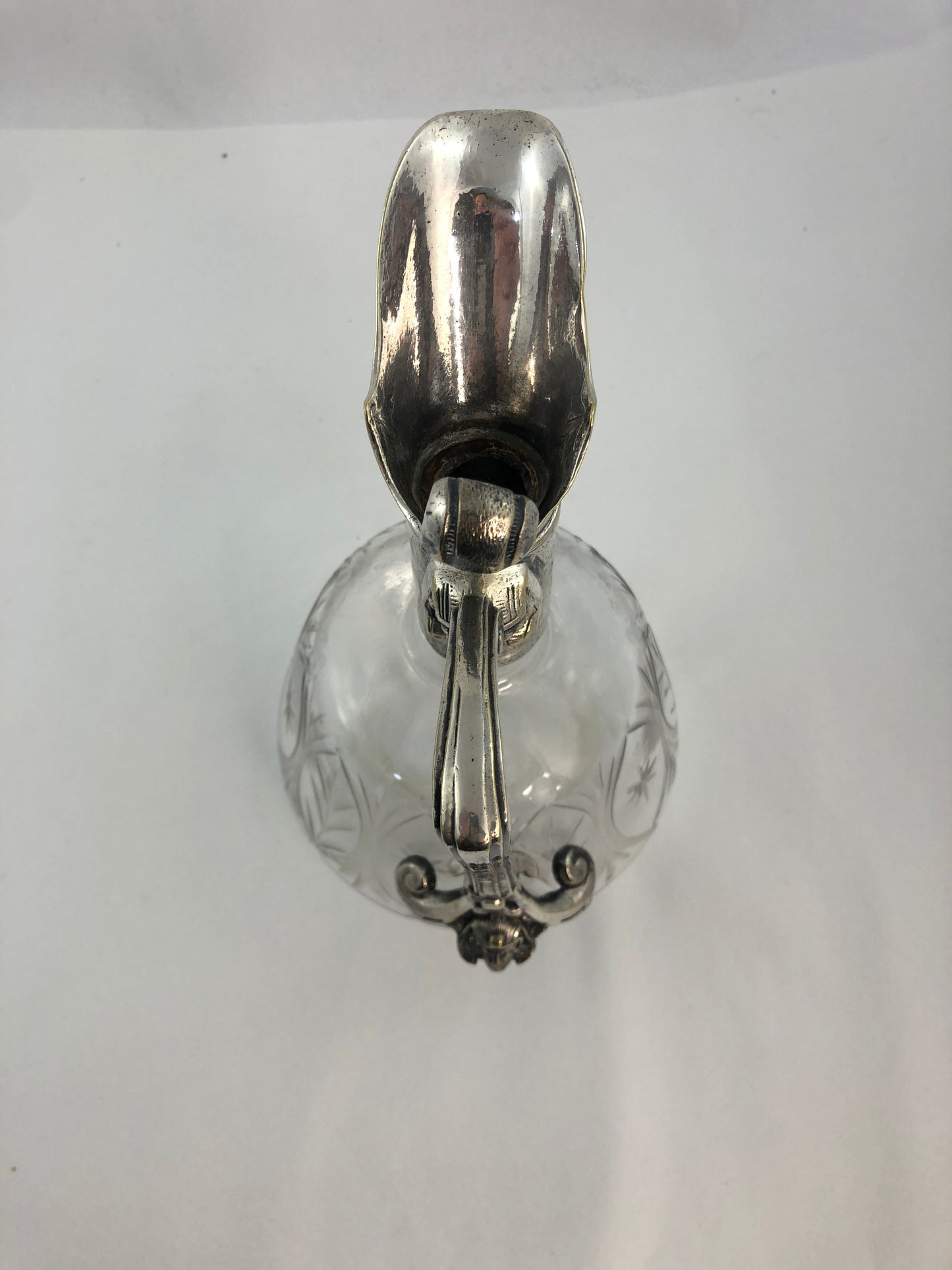 
                  
                    Cut Class Claret Jug with Egyptian Detailed Handle in Sliver Plate (21901)
                  
                