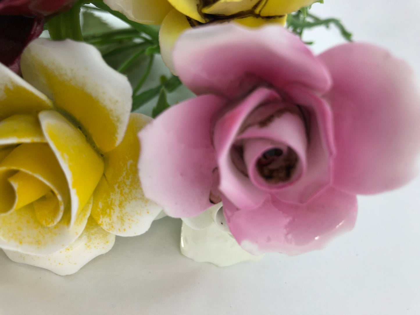 
                  
                    10 x Porcelain Handmade Roses (21905)
                  
                