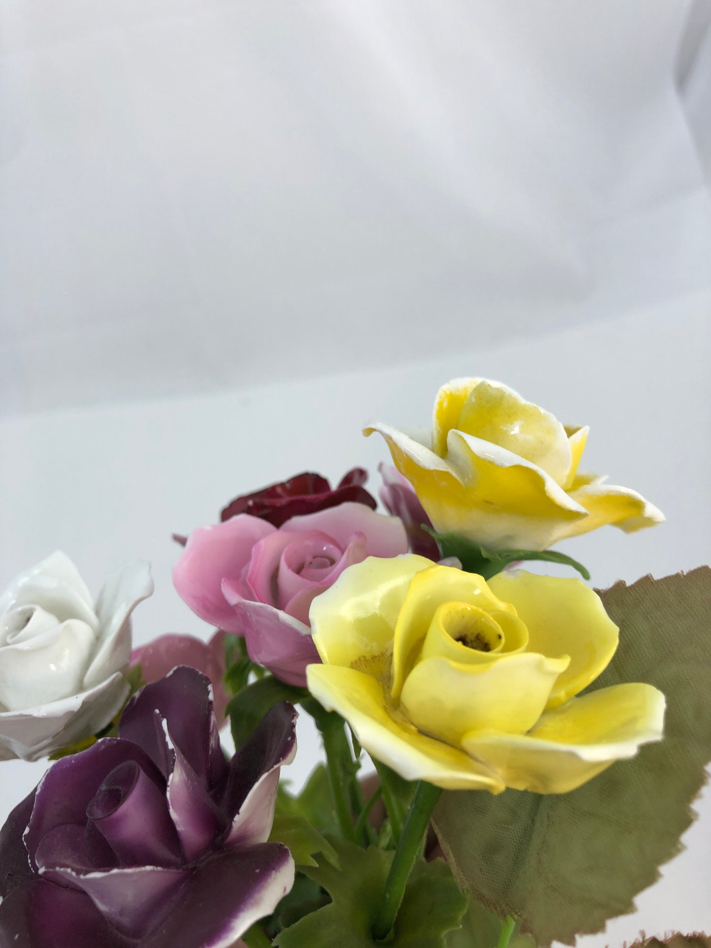 
                  
                    10 x Porcelain Handmade Roses (21905)
                  
                