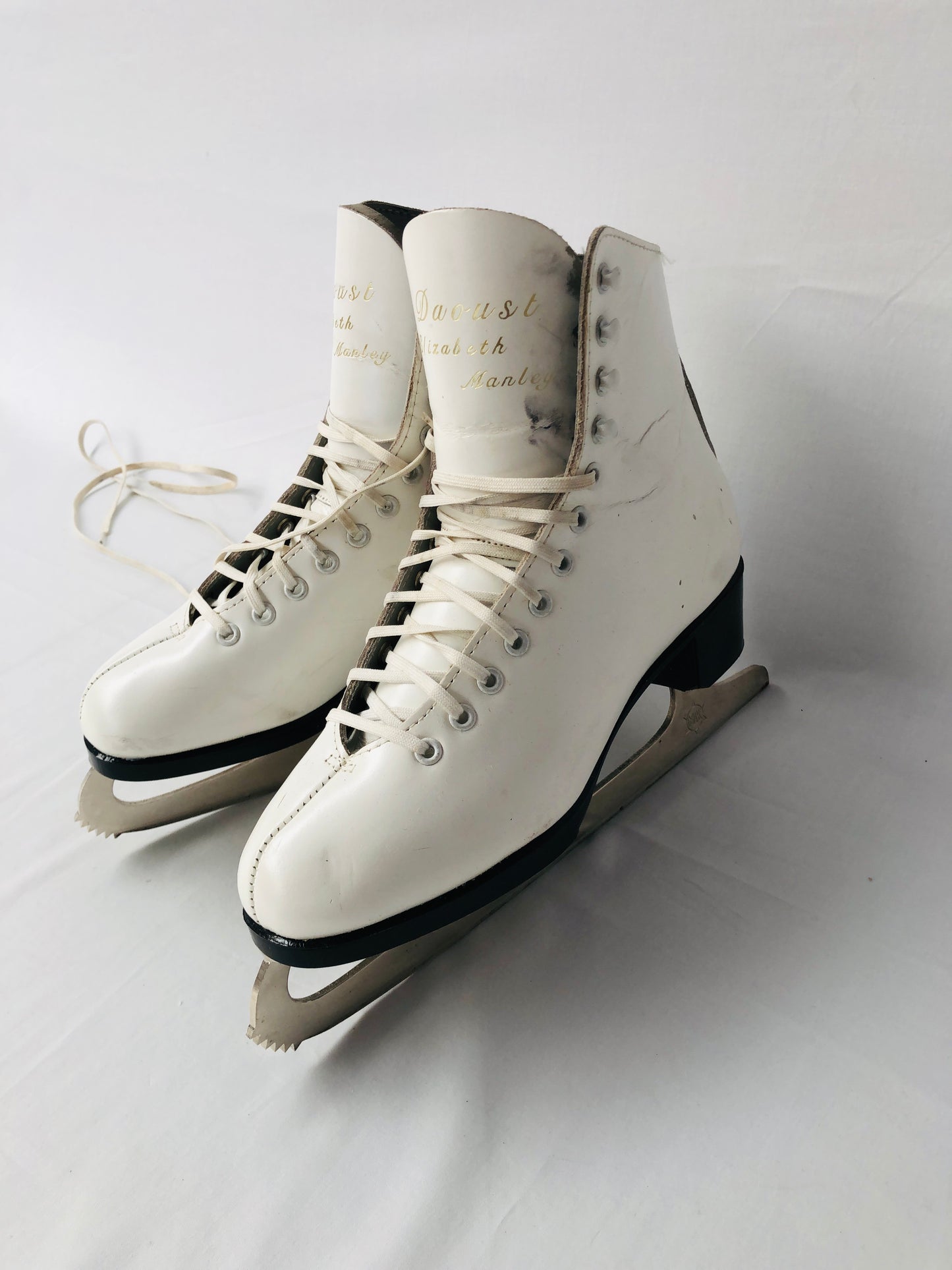
                  
                    Figure Skates - Daoust by Elizabeth Manley Size 5 (15914)
                  
                