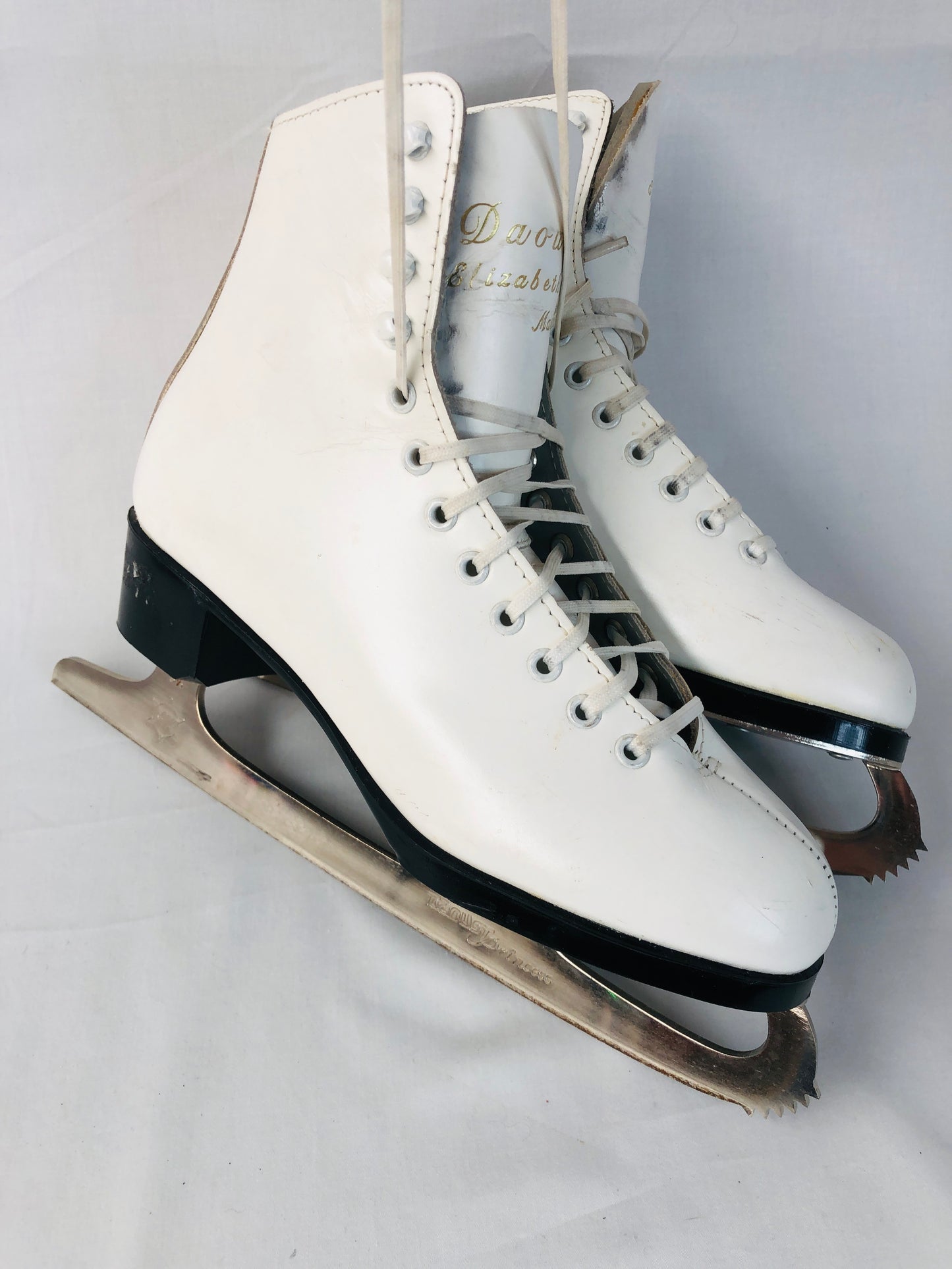 
                  
                    Figure Skates - Daoust by Elizabeth Manley Size 5 (15914)
                  
                