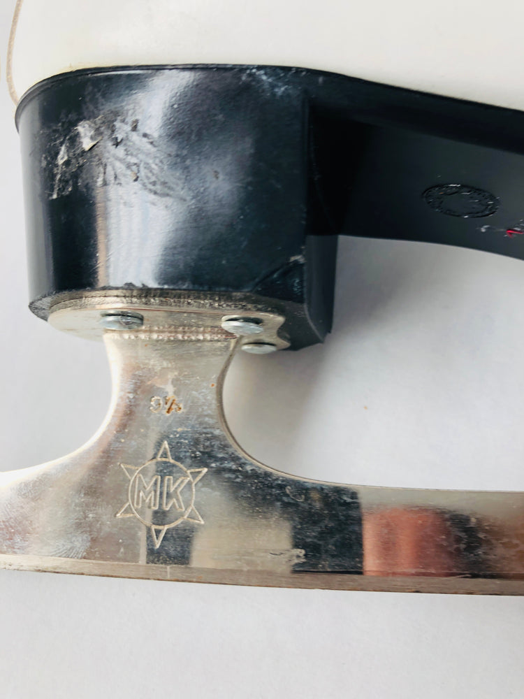 
                  
                    Figure Skates - Daoust by Elizabeth Manley Size 5 (15914)
                  
                