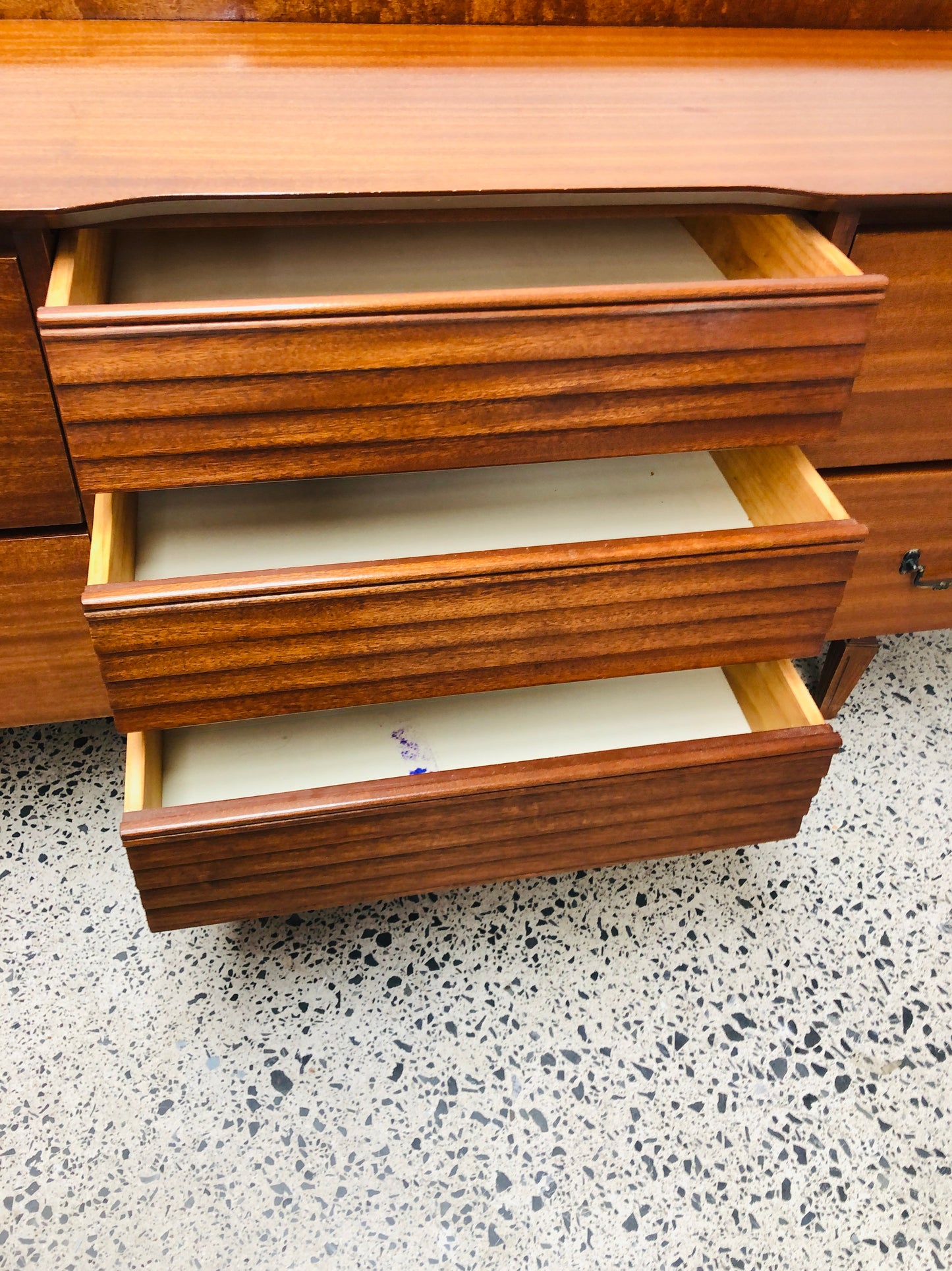 
                  
                    Mid-Century Set of Drawers (15963)
                  
                
