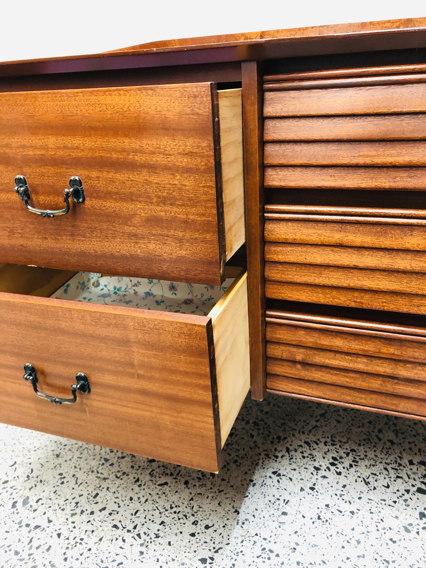 
                  
                    Mid-Century Set of Drawers (15963)
                  
                