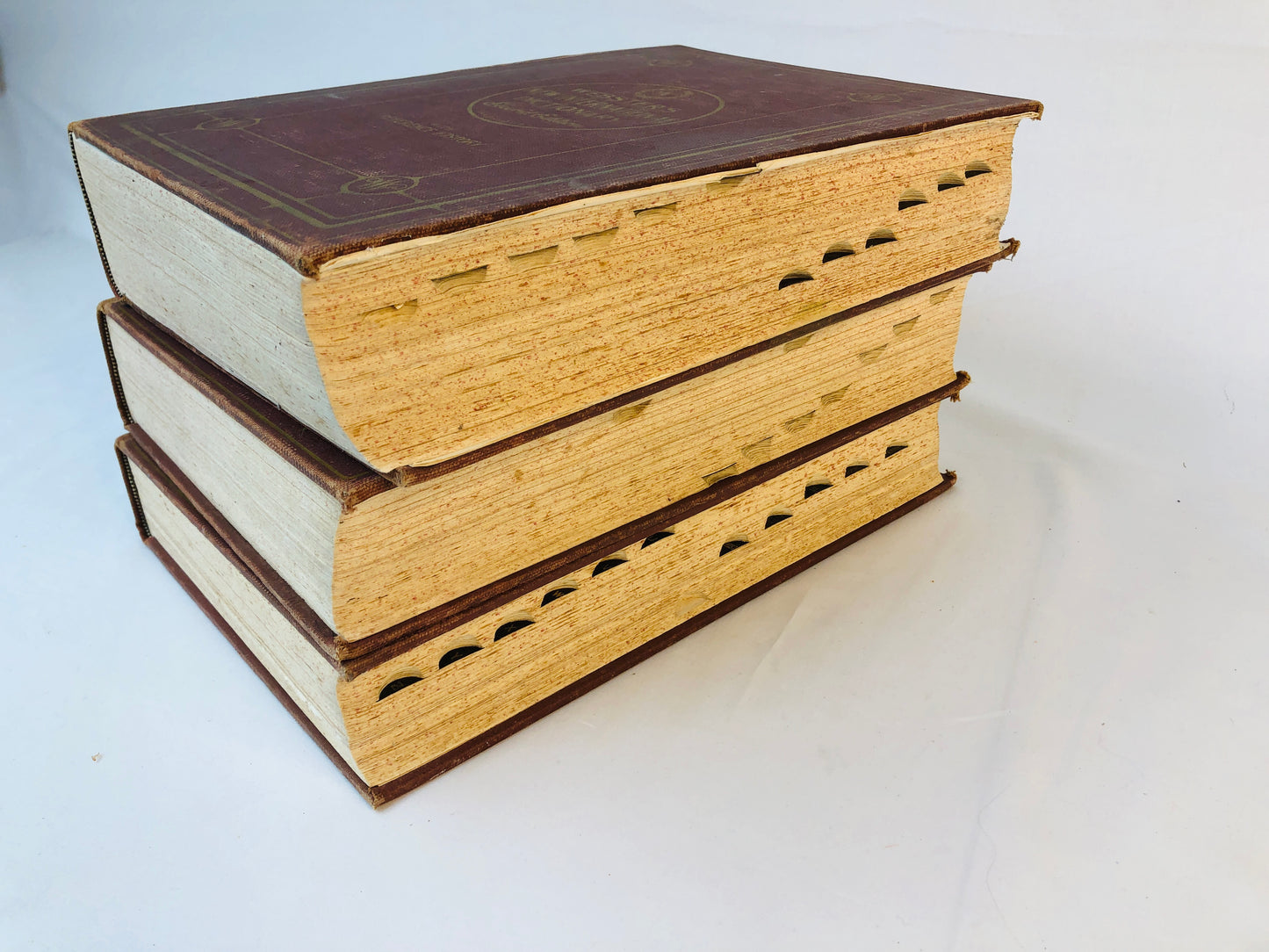 
                  
                    Websters New International Dictionary - Second Edition (15939)
                  
                