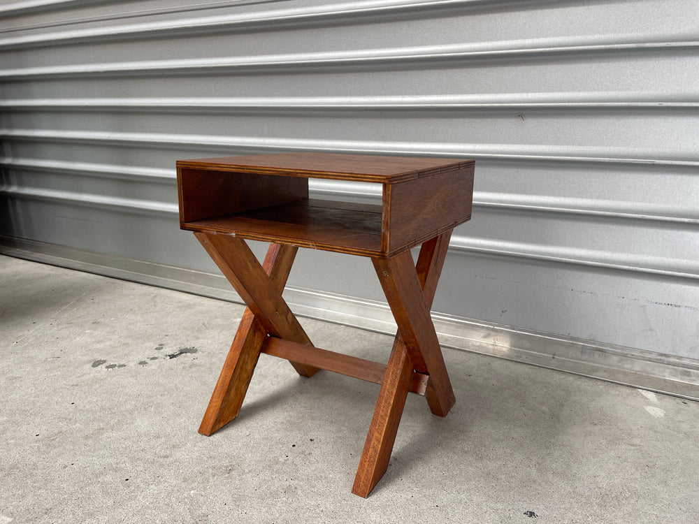 
                  
                    Cute Little Side Table (15827)
                  
                