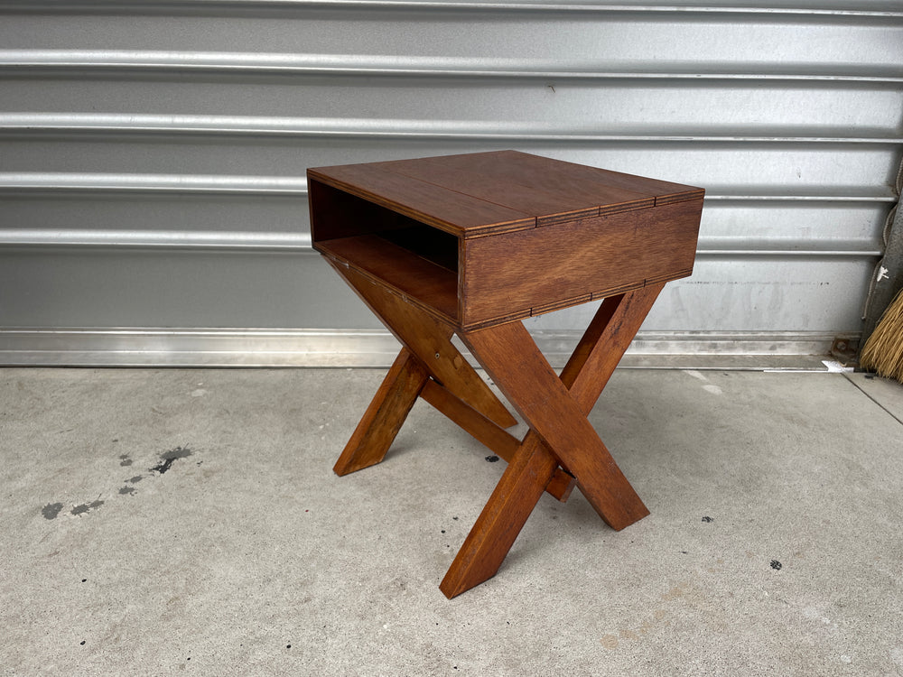 
                  
                    Cute Little Side Table (15827)
                  
                