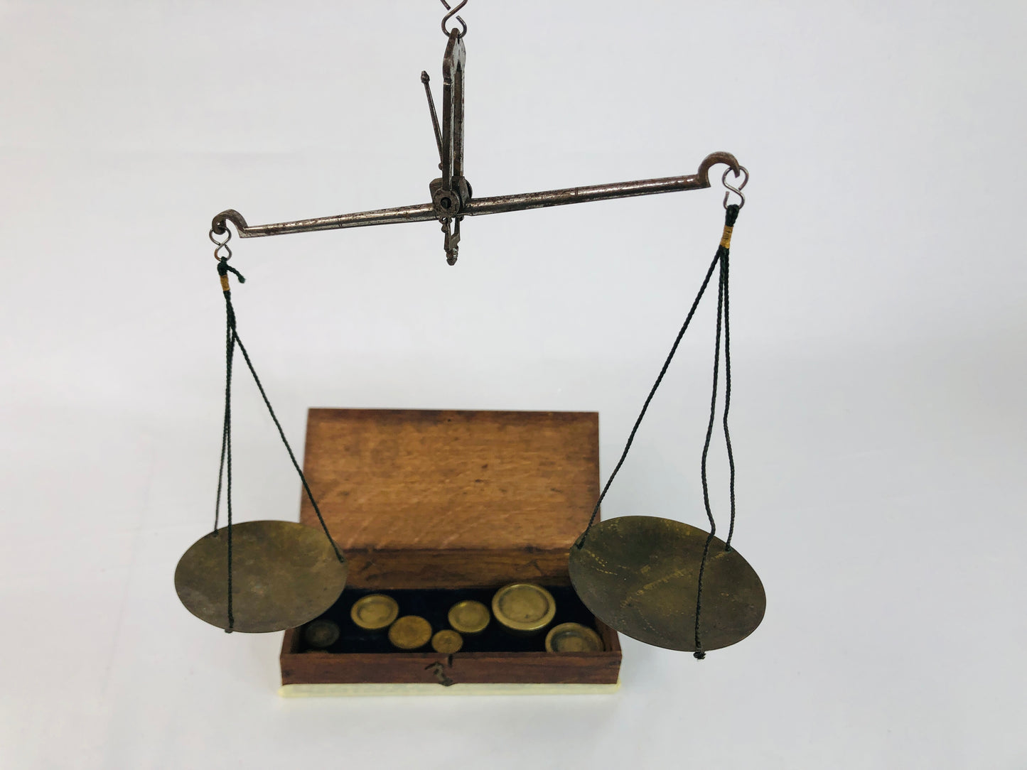 
                  
                    Antique Apothecaries Scales (16004)
                  
                