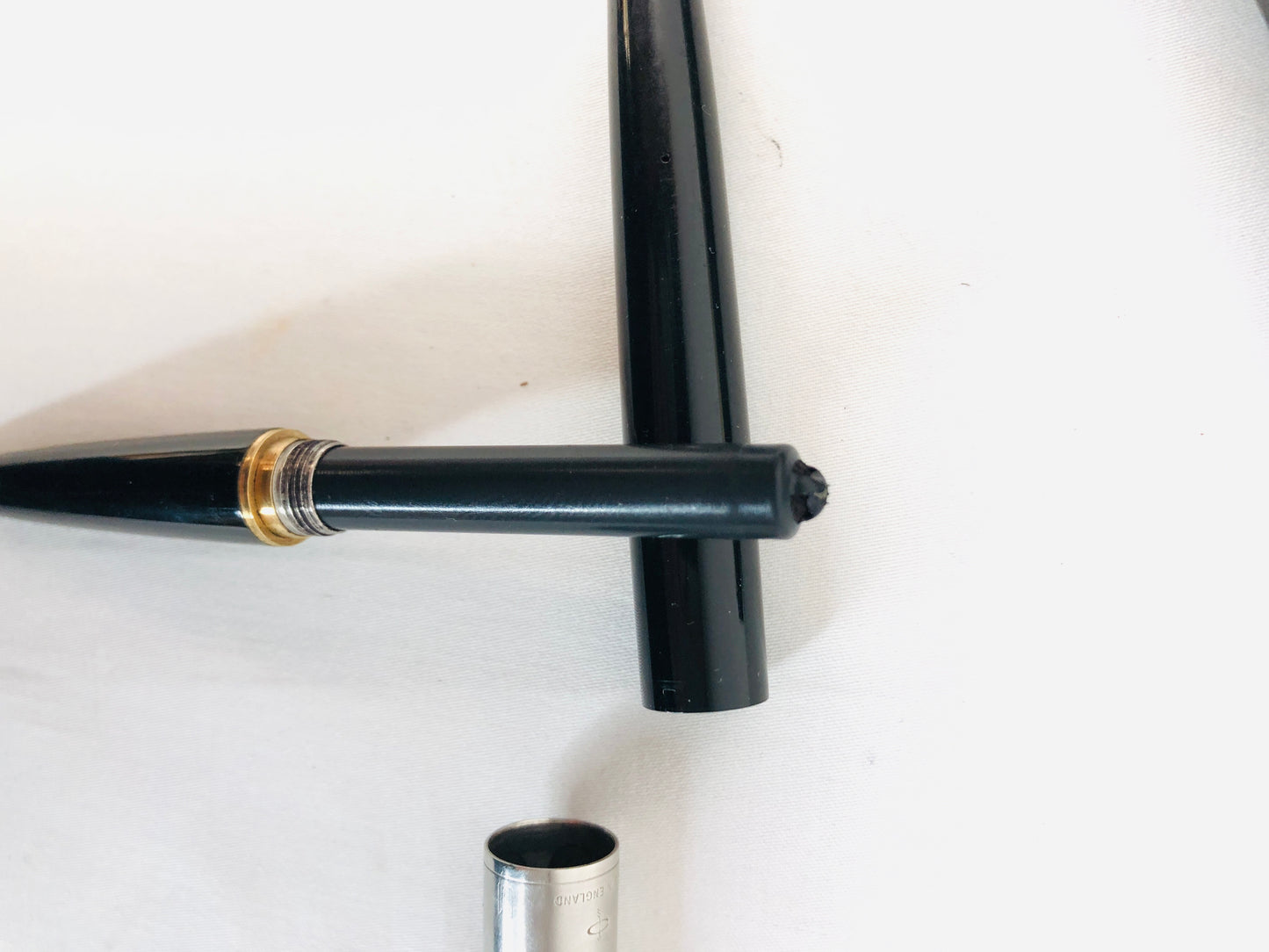 
                  
                    Vintage Parker Fountain Pen 61 (16009)
                  
                