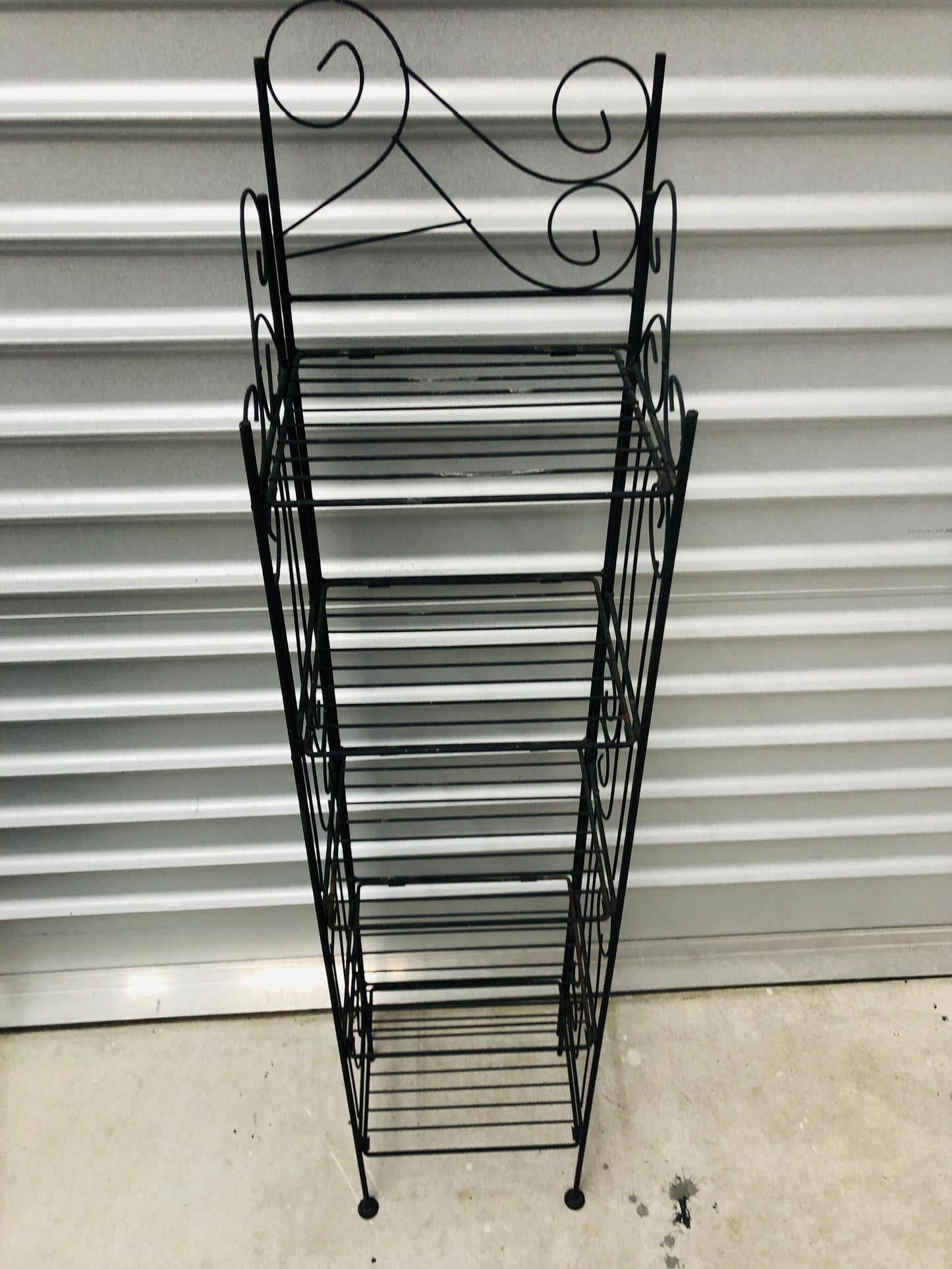 
                  
                    Plant Stand- Metal (16037)
                  
                