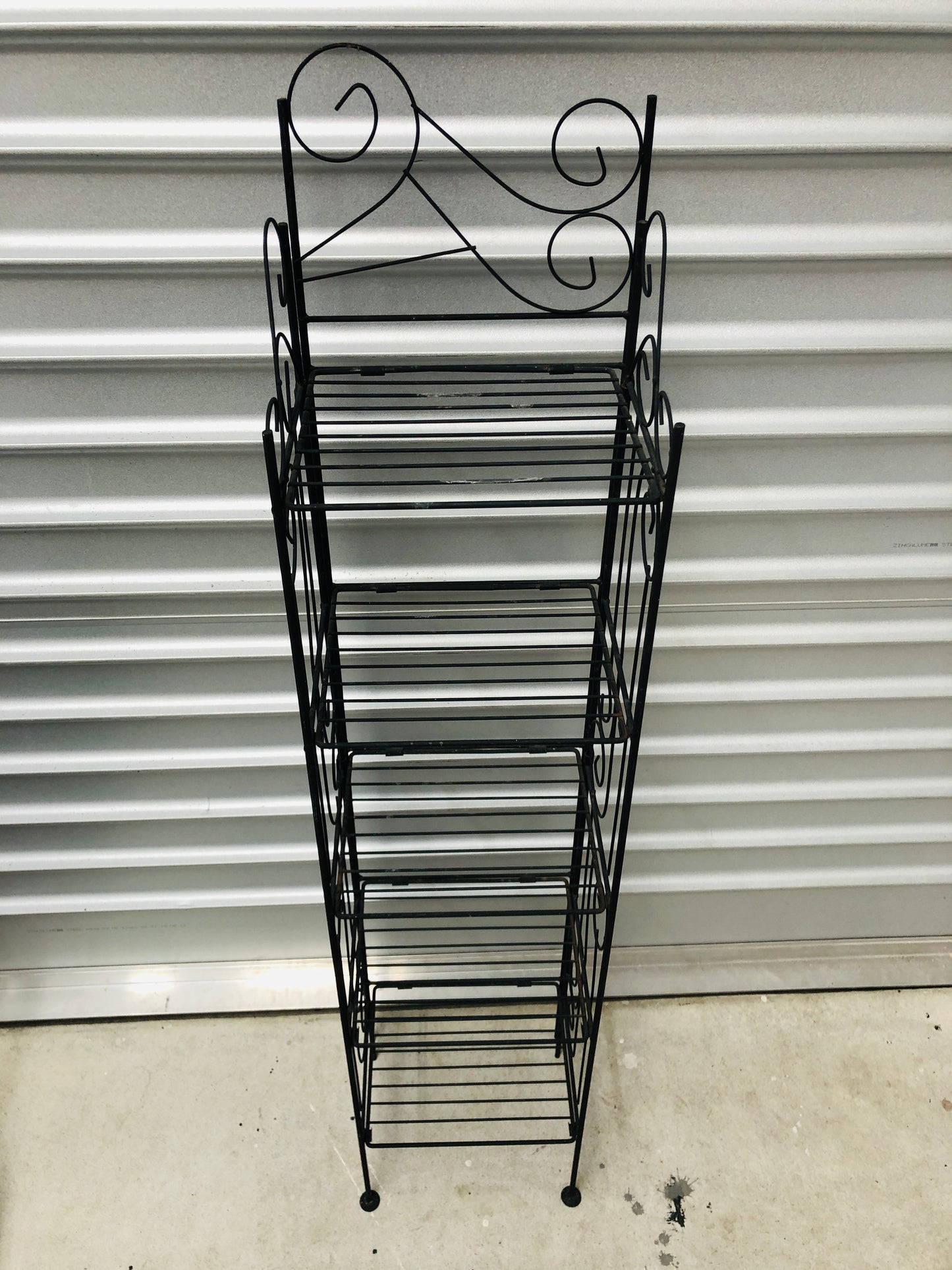 
                  
                    Plant Stand- Metal (16037)
                  
                