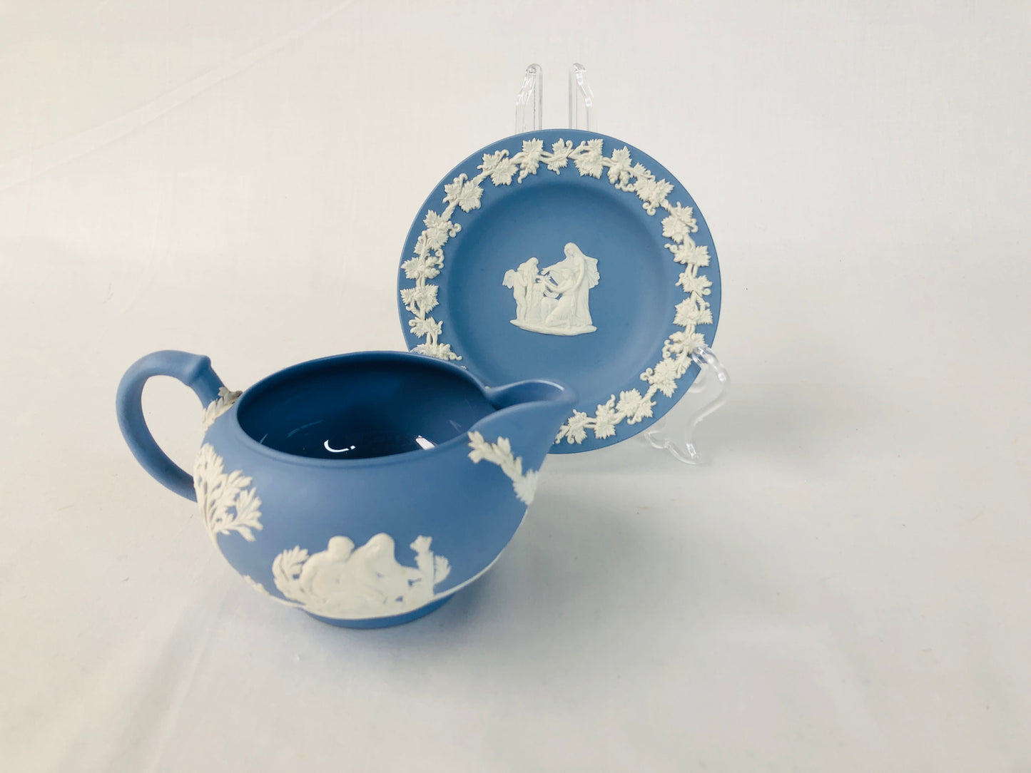 
                  
                    Wedgwood Creamer and Small Plate (16029)
                  
                