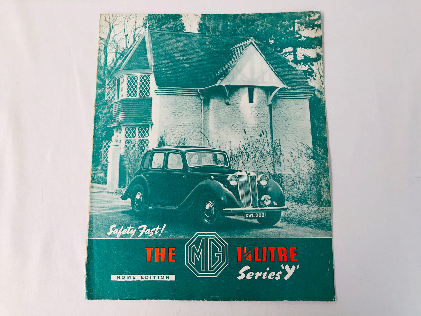 
                  
                    1951 MG YB 1 1/2 litre Saloon Sales Brochure (15956)
                  
                