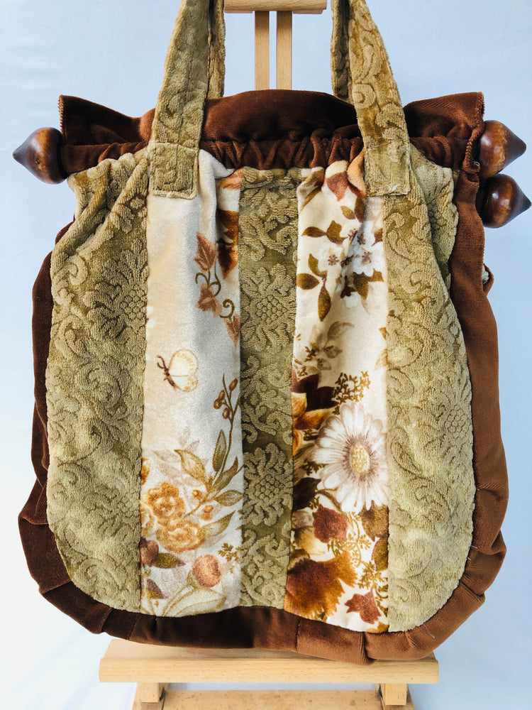 
                  
                    Vintage Craft Bag, Sewing, knitting & Cross stitch (16041)
                  
                