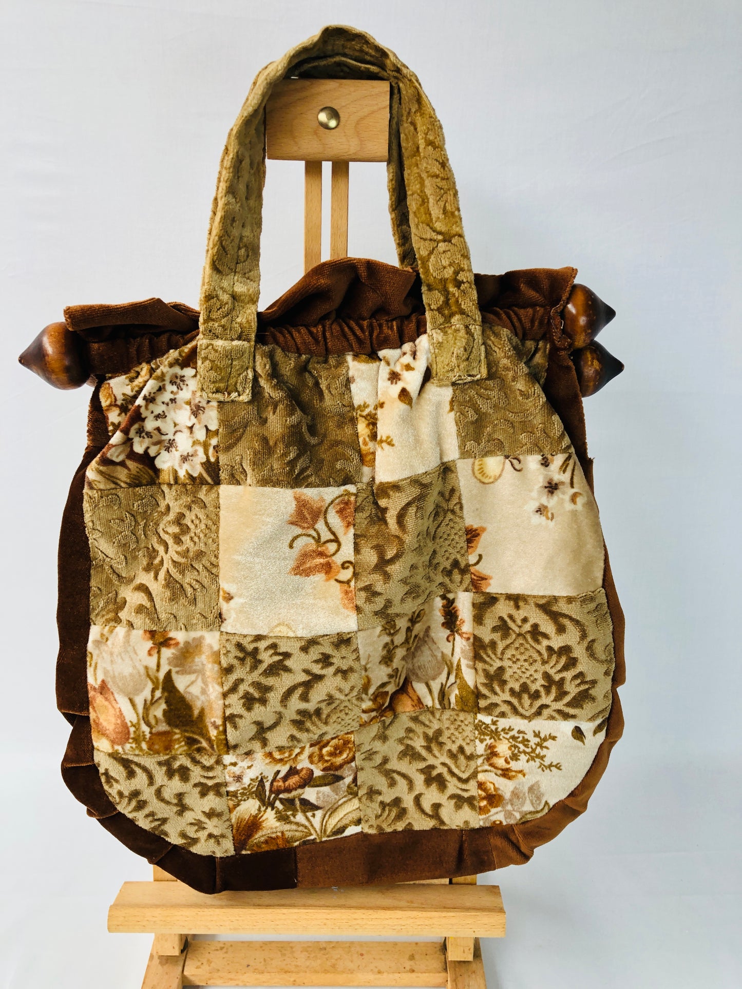 
                  
                    Vintage Craft Bag, Sewing, knitting & Cross stitch (16041)
                  
                