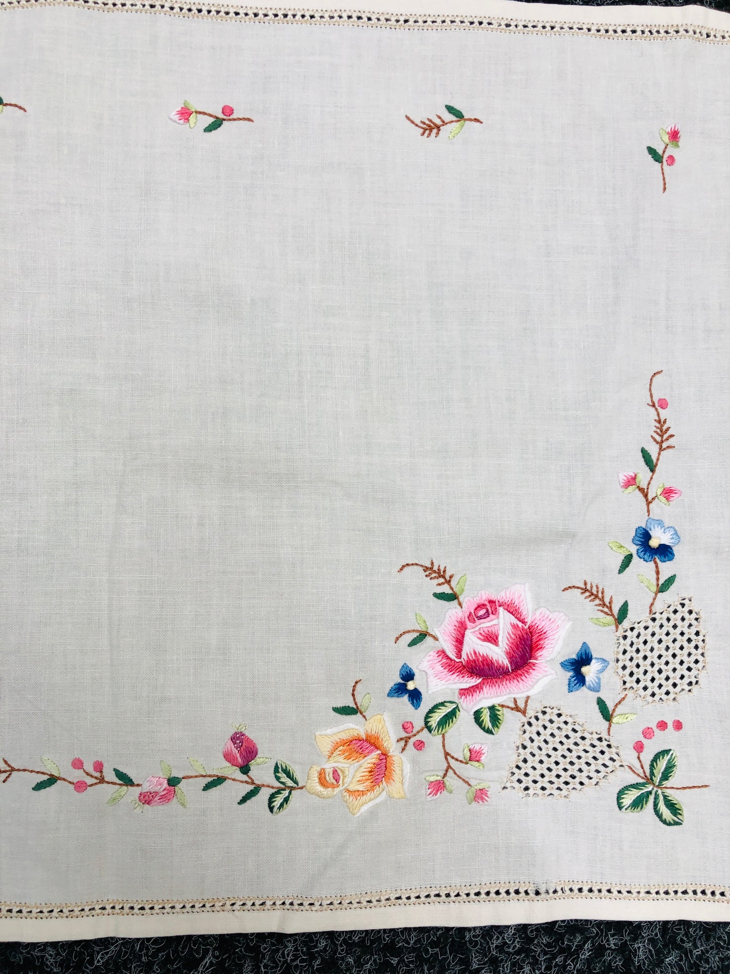 
                  
                    Small Table Runners (16051)
                  
                