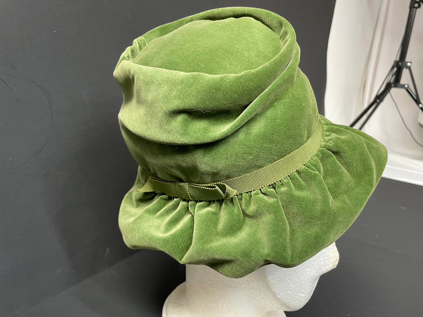 
                  
                    Art Deco Vintage Hat - Green (16344)
                  
                
