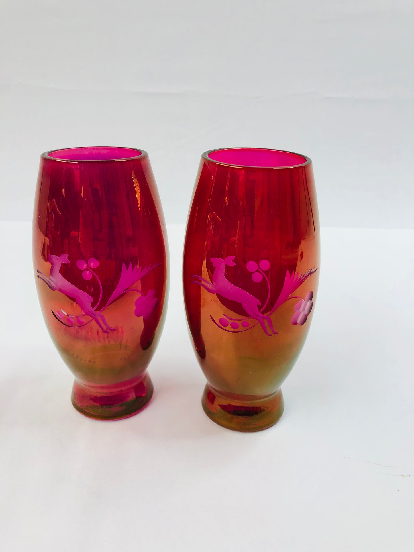 
                  
                    Stunning Vintage Red/Pink Vases (16138)
                  
                