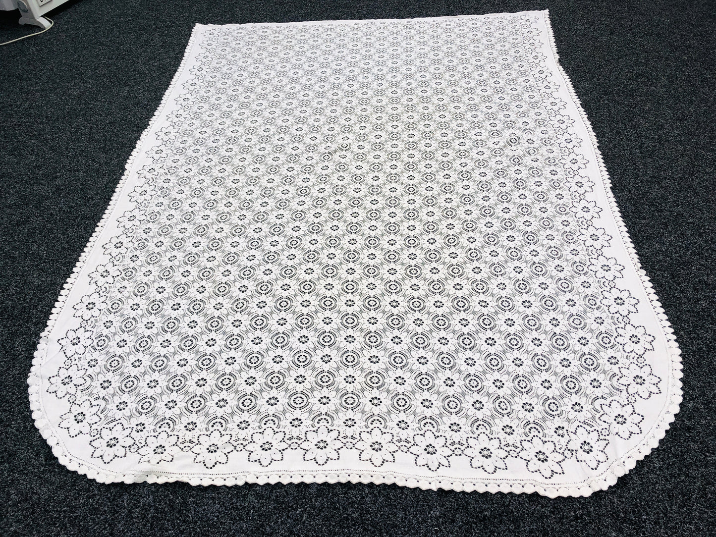 
                  
                    Lace Bed Coverlet Cover (18199)
                  
                