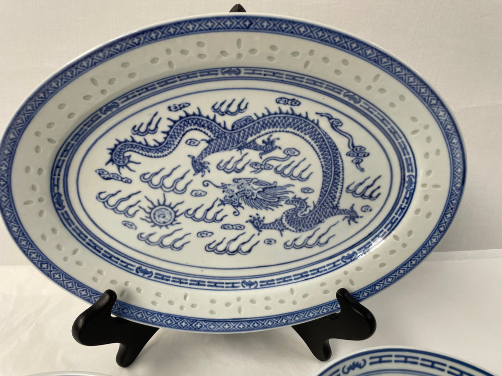 
                  
                    Tienshan Jingdzen Porcelain - Dragon Pattern - Bowls and Serving Plate (16356)
                  
                